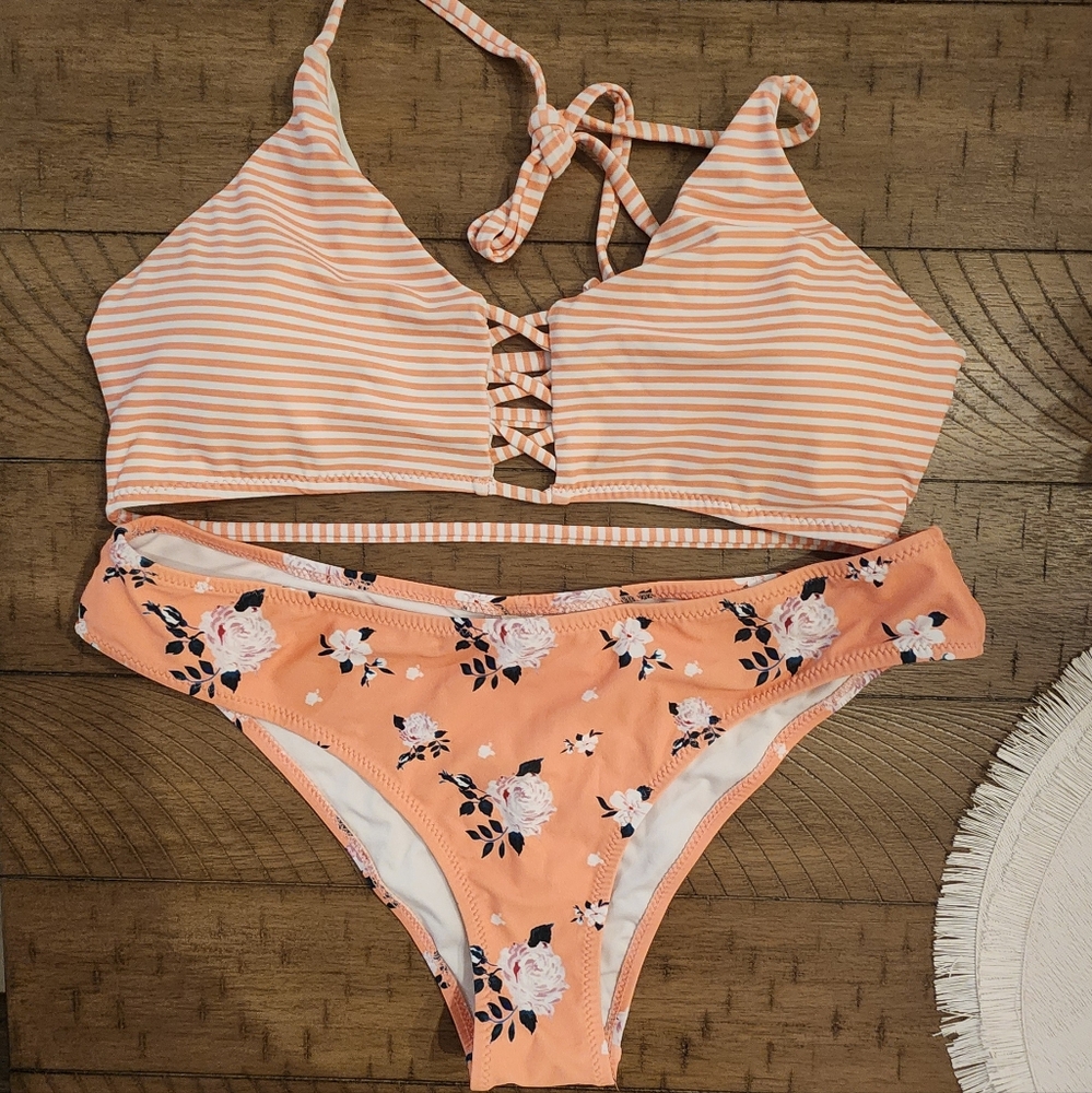 Cupshe halter 2 pc bikini size medium peach white stripe floral